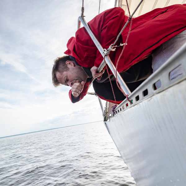 Combattre le mal de mer : Des solutions pour une navigation en douceur